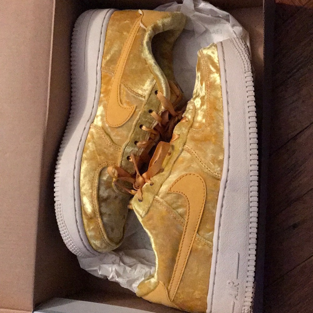 Nike Air Force 1 LV8